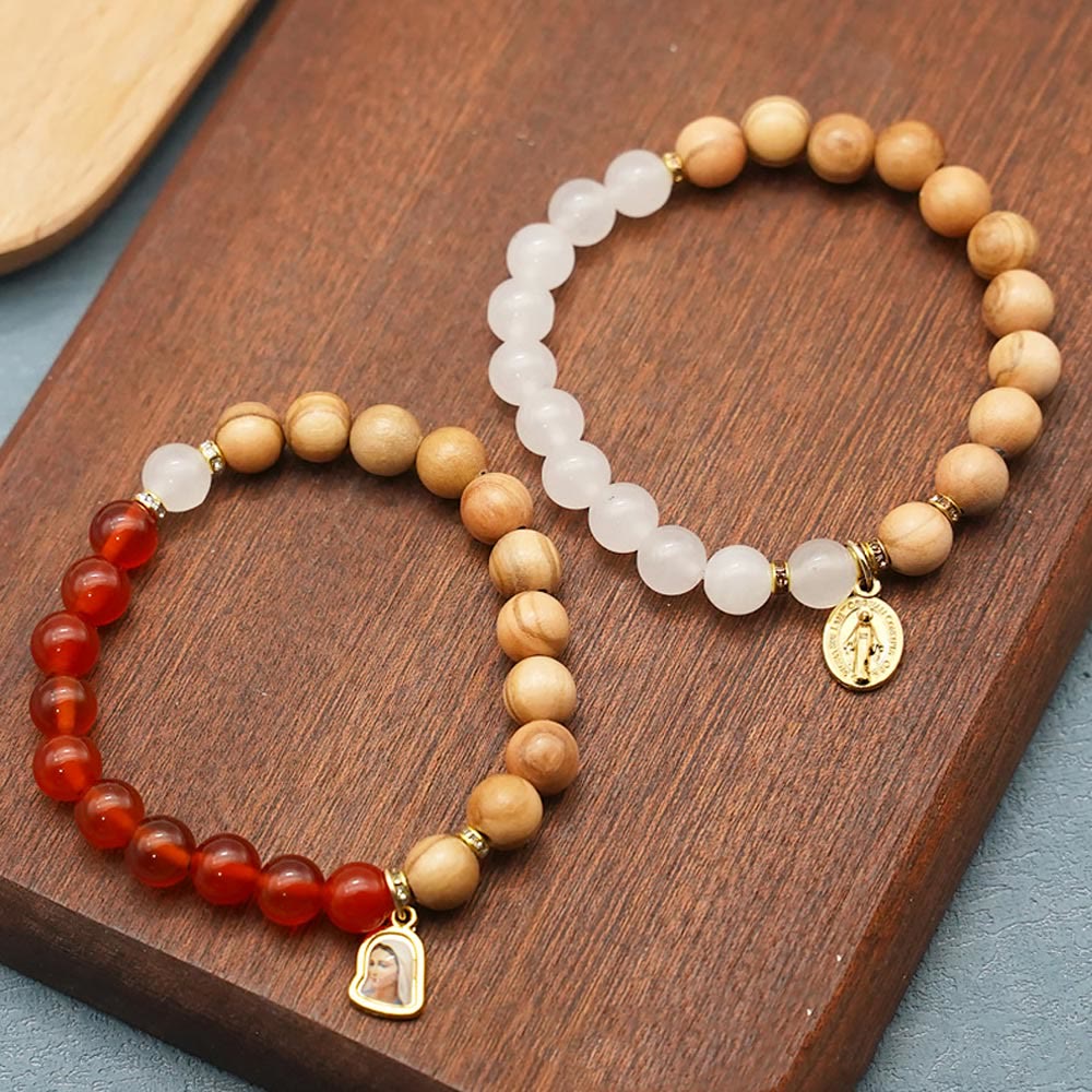 Christianartworkshop Pulseras con cuentas de ágata roja y calcedonia blanca con colgante de la Virgen María: un símbolo de devoción. - Ágata - image 0