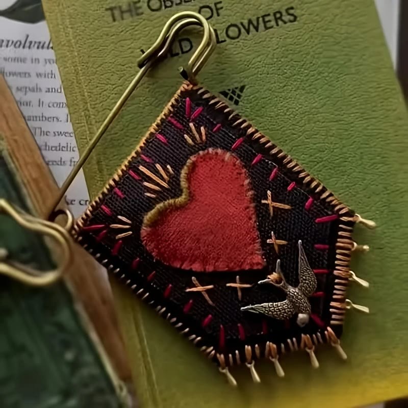 Christianartworkshop Broche de bolsillo con el símbolo de la esperanza y la protección, bordado a mano. - image 1