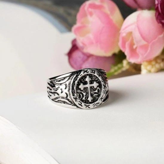 Christianartworkshop Anillo clásico de plata con cruz y elaborados diseños: Reliquia de fe hecha a mano. - image 1
