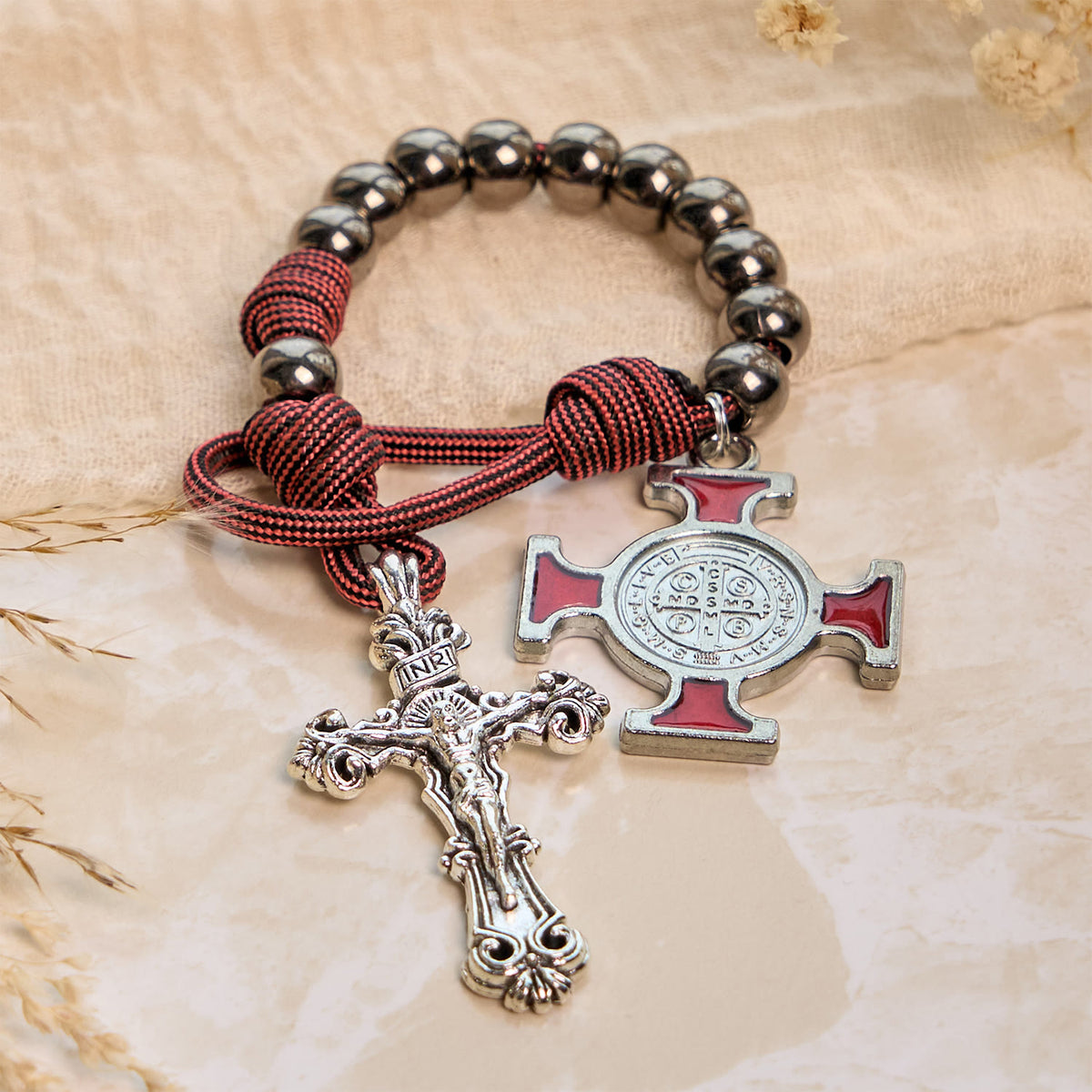 Christianartworkshop Rosario portátil de bolsillo de paracord con crucifijo y San Benito: Fe para cada lugar - image 1