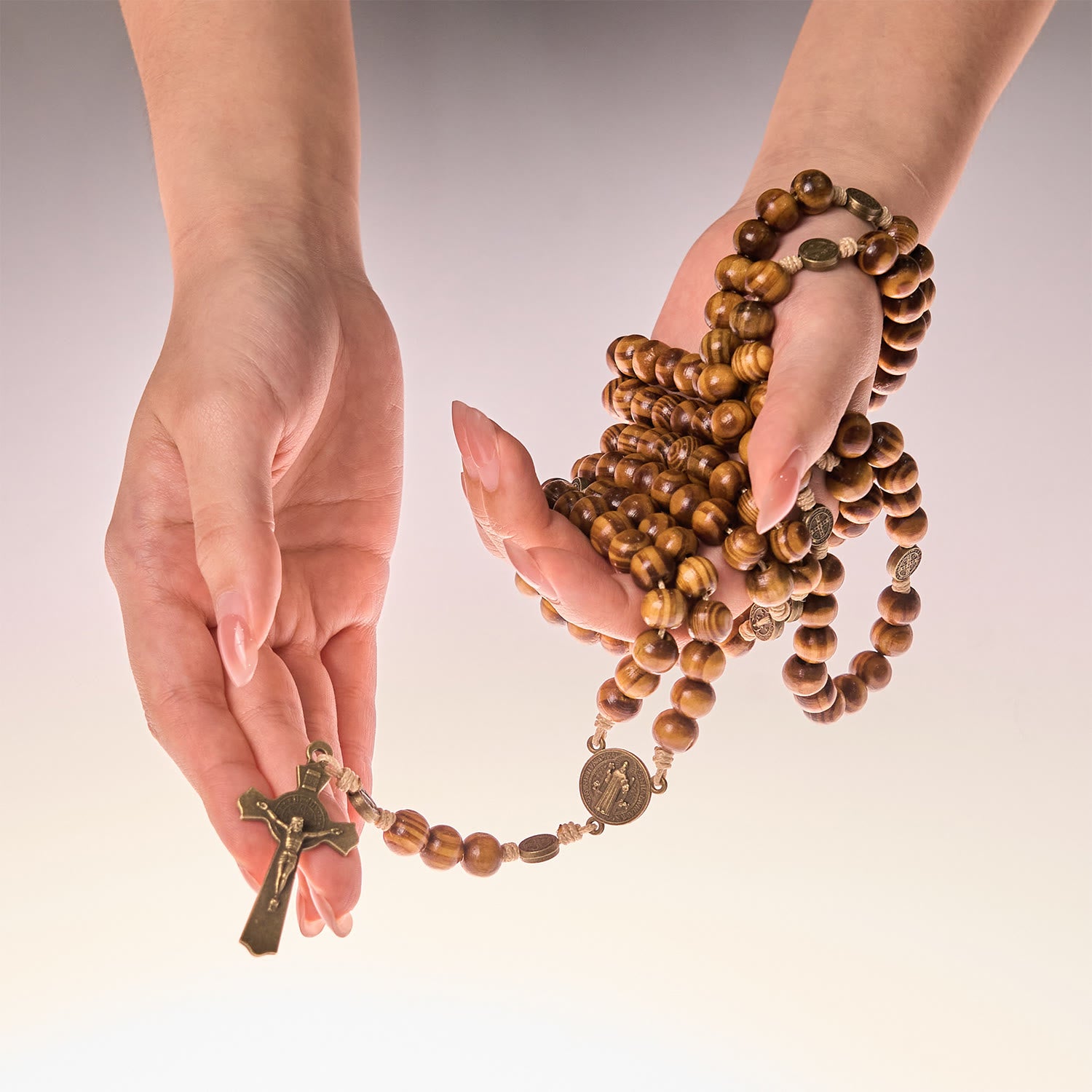 Christianartworkshop Rosario de madera de olivo de la década 15/20 con diseño de San Benito, crucifijo y cadena para la cintura: devoción divina en doble uso. - image 3