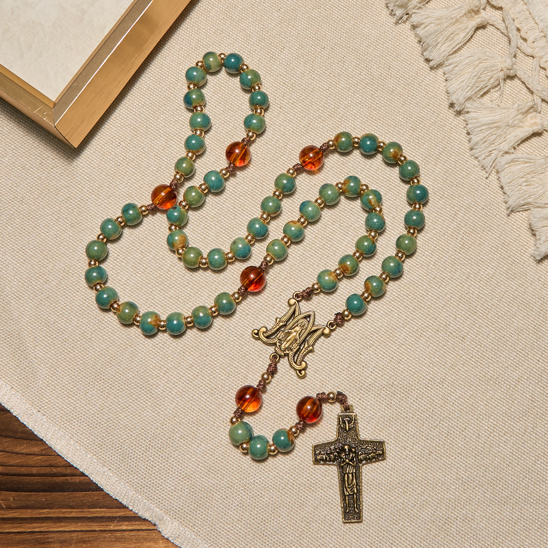 Christianartworkshop Rosario de cerámica verde hecho a mano con medalla milagrosa y cuentas de ámbar: Siente la gracia de la fe. - image 2