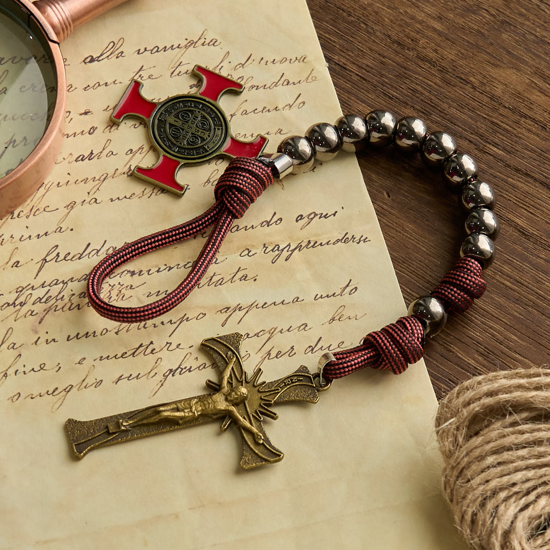 Christianartworkshop Elegante rosario de bolsillo portátil con medalla dorada de San Benito y crucifijo: Lleva la protección divina contigo a todas partes. - San Benito y el Crucifijo - image 0