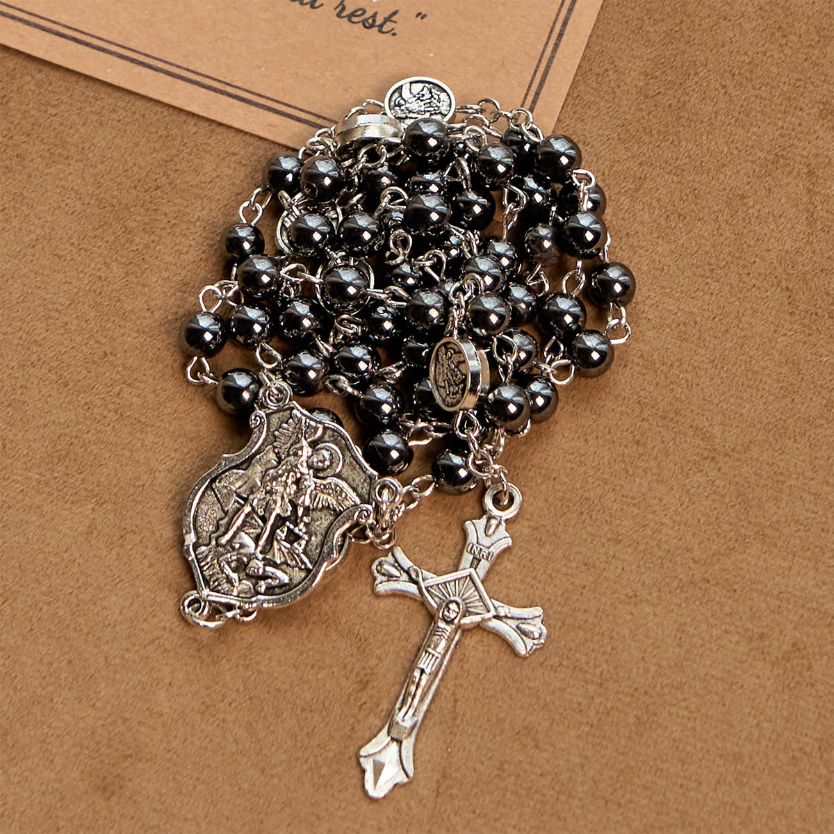 Christianartworkshop Rosario sagrado de cuentas negras brillantes con colgante y crucifijo de San Miguel Arcángel. - image 3