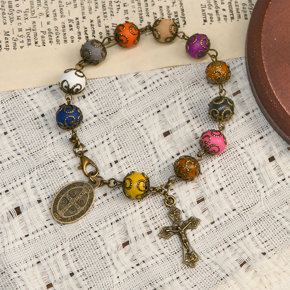 Christianartworkshop Pulsera de cuentas coloridas con estampado de estilo vintage, con figura de San Benito y crucifijo de bronce: Confía en la continuidad divina. - image 1