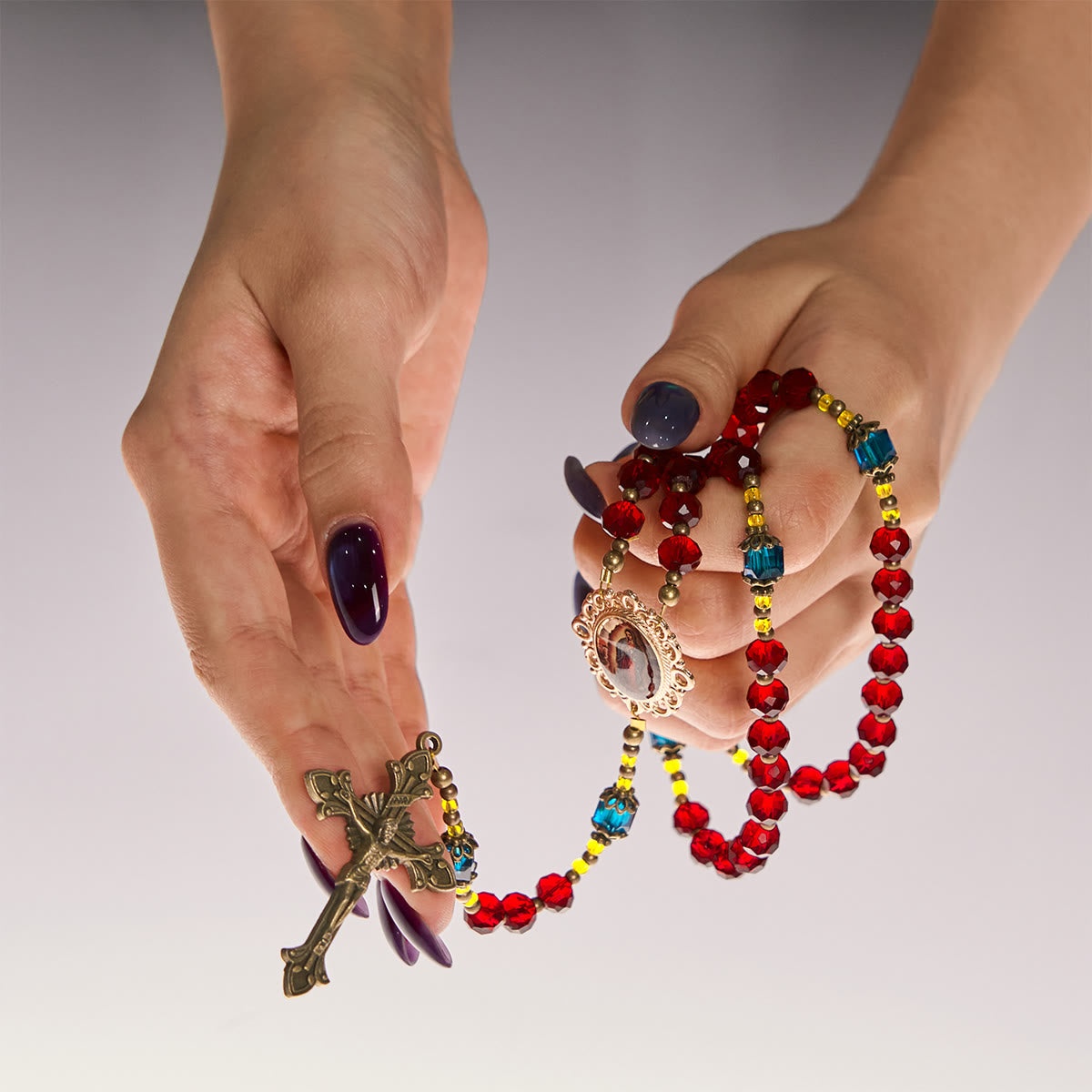 Christianartworkshop FE EN LA ORACIÓN: Rosario de cristal checo bohemio rojo hecho a mano con tarjeta de regalo. - image 1