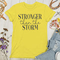 Christianartworkshop Conquistadora de la tormenta: Camiseta femenina con mensaje inspirador - Amarillo - 4XL - image 0