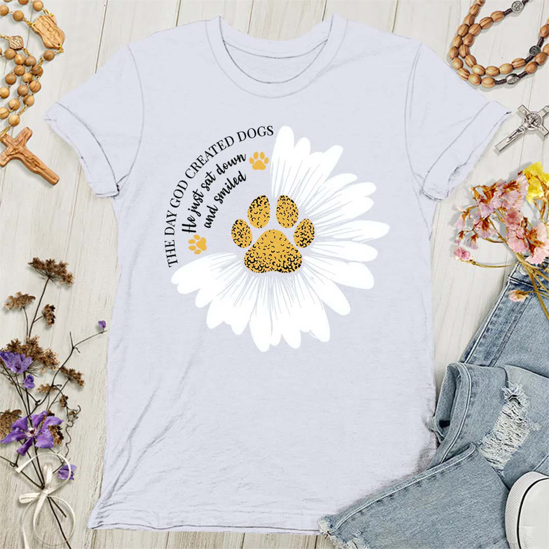 Christianartworkshop Camiseta de mujer "El día que Dios creó a los perros" - Blanco - 4XL - image 0