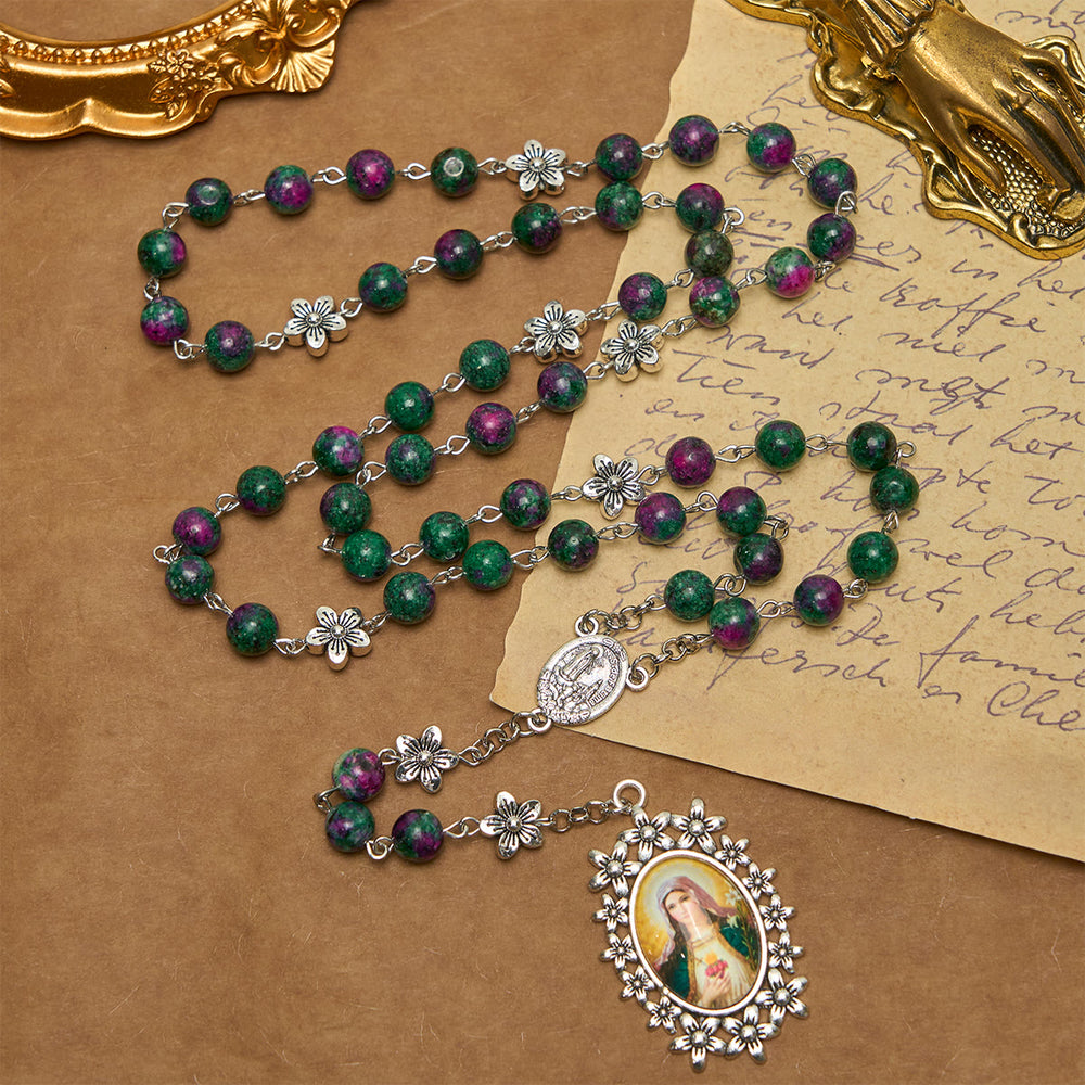 Christianartworkshop Exquisito rosario de 7 dolores con cuentas verdes, dije floral y medalla milagrosa. - image 1