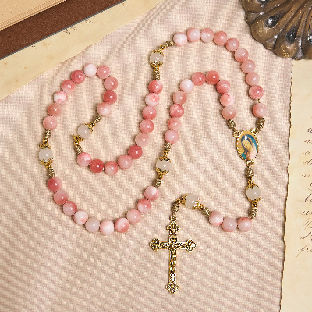 Christianartworkshop Rosario hecho a mano con cuentas rosas brillantes, crucifijo de latón y dije de la Virgen María. - image 3