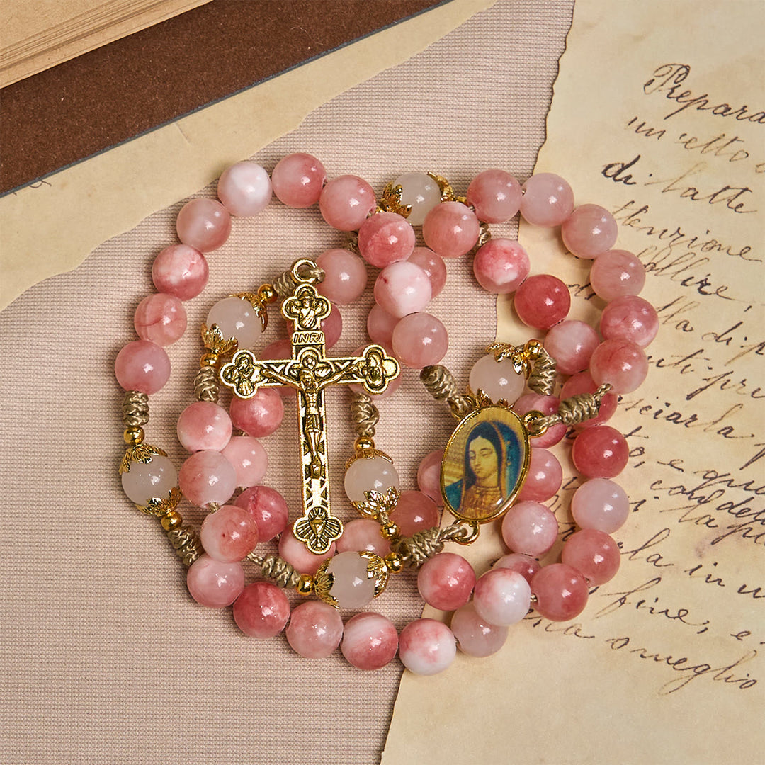 Christianartworkshop Rosario hecho a mano con cuentas rosas brillantes, crucifijo de latón y dije de la Virgen María. - image 10