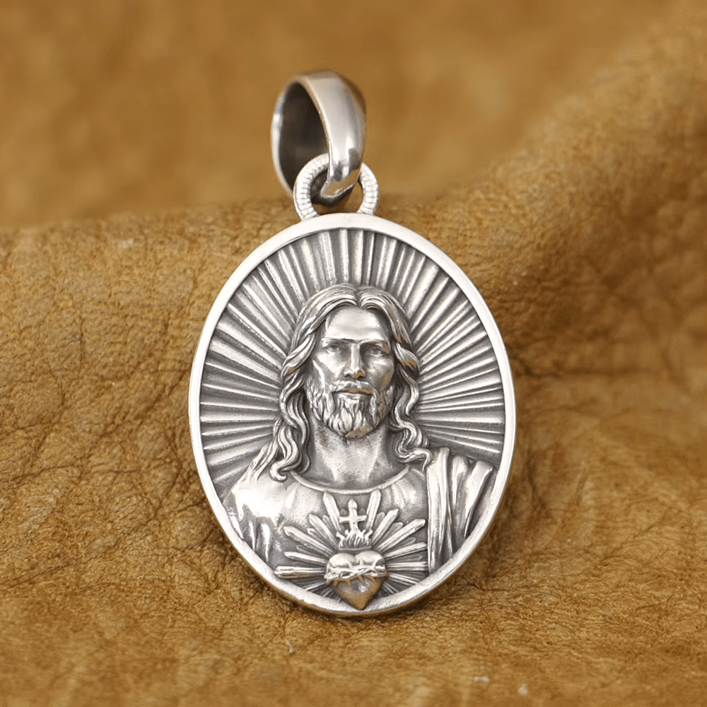 Christianartworkshop Collar con el Sagrado Corazón de Jesús, un símbolo de resplandor divino, elaborado en plata de ley. - Jesús - image 0