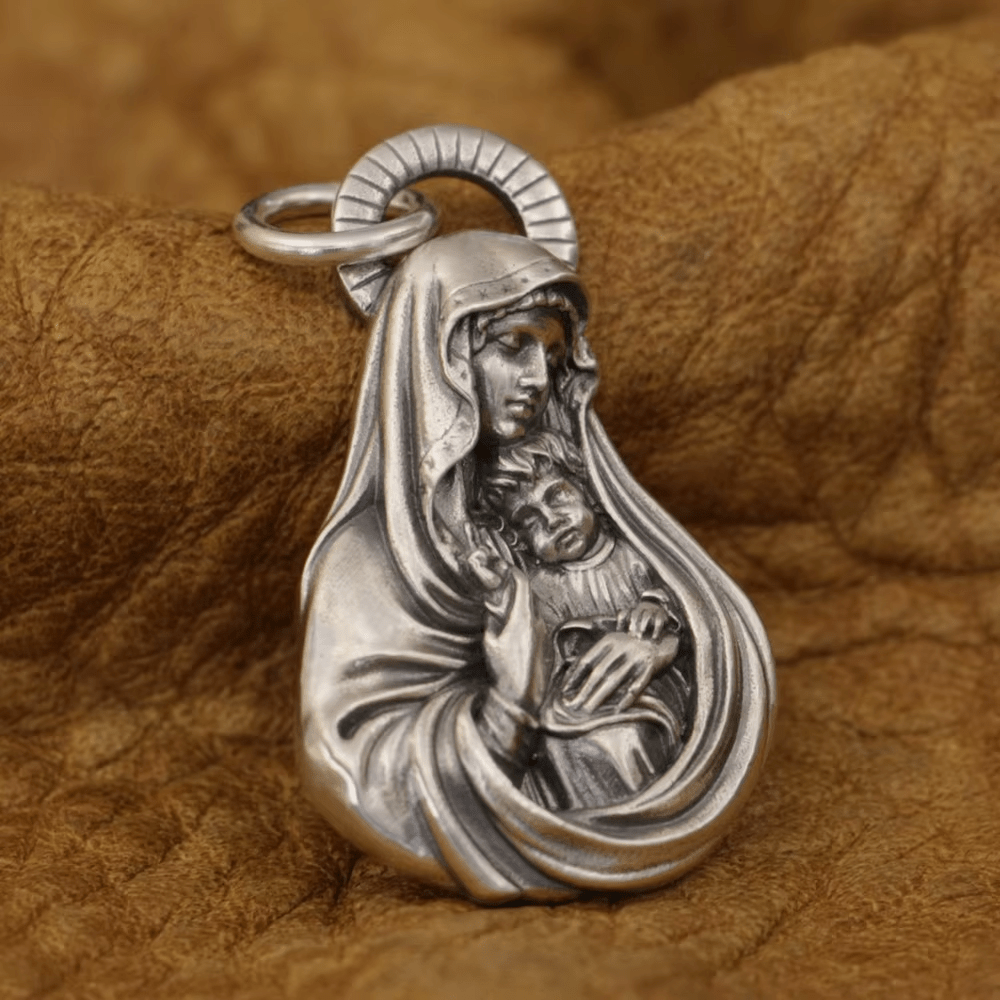 Christianartworkshop Collar con colgante devocional de la Sagrada Virgen con el Niño en plata vintage - S (27 mm) - image 0
