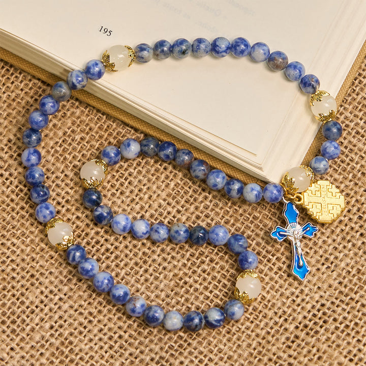 Christianartworkshop Pulsera de rosario elástica artesanal de 4 mm con piedra azul, crucifijo y cruz de Jerusalén. - image 4