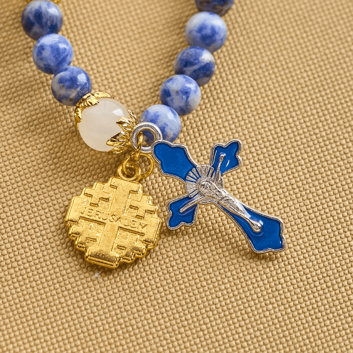 Christianartworkshop Pulsera de rosario elástica artesanal de 4 mm con piedra azul, crucifijo y cruz de Jerusalén. - image 6