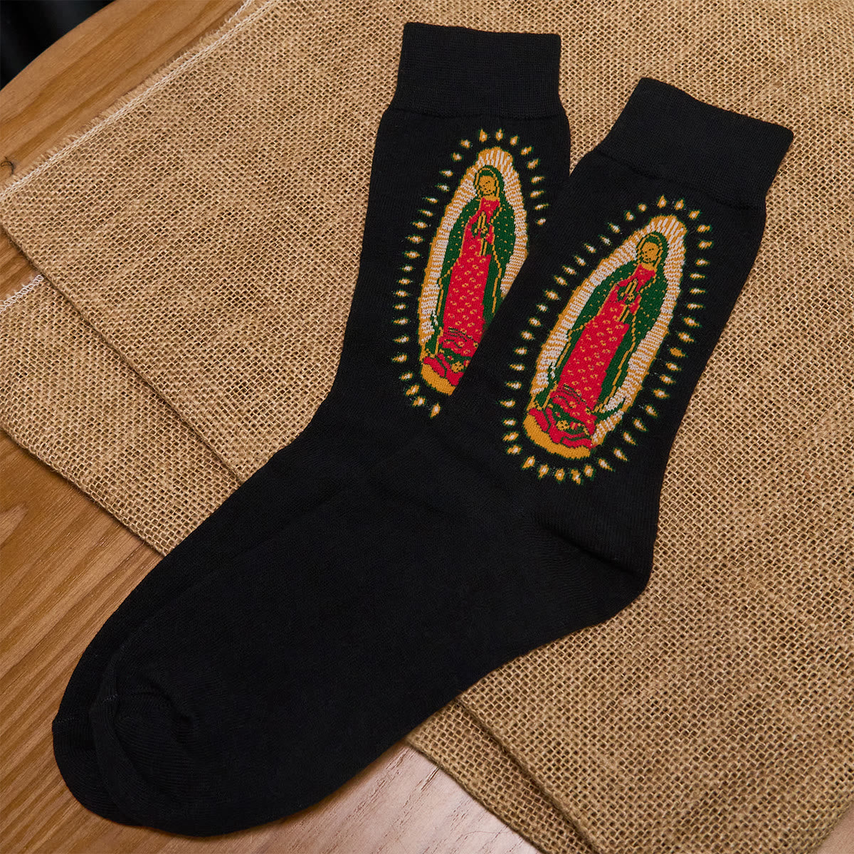 Christianartworkshop Calcetines unisex con la imagen de la Virgen de Guadalupe en color negro: diseño retro, toque de fe exclusivo. - image 1