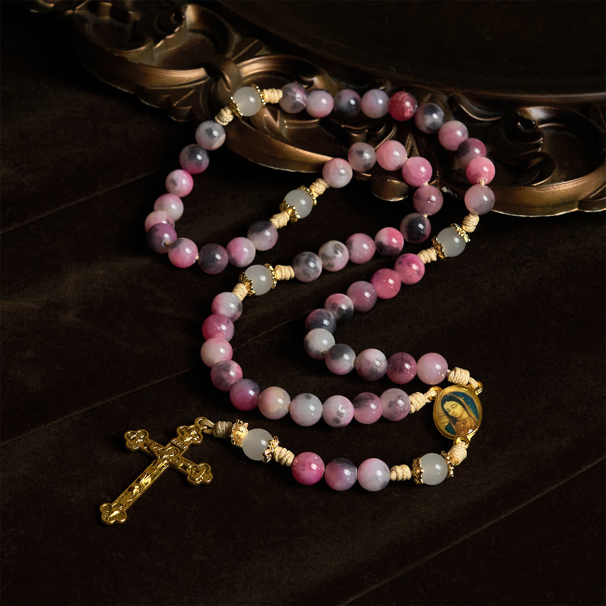 Christianartworkshop Elegante rosario persa de cuentas de jade rosa y negro con la bendición de la Virgen María. - image 2