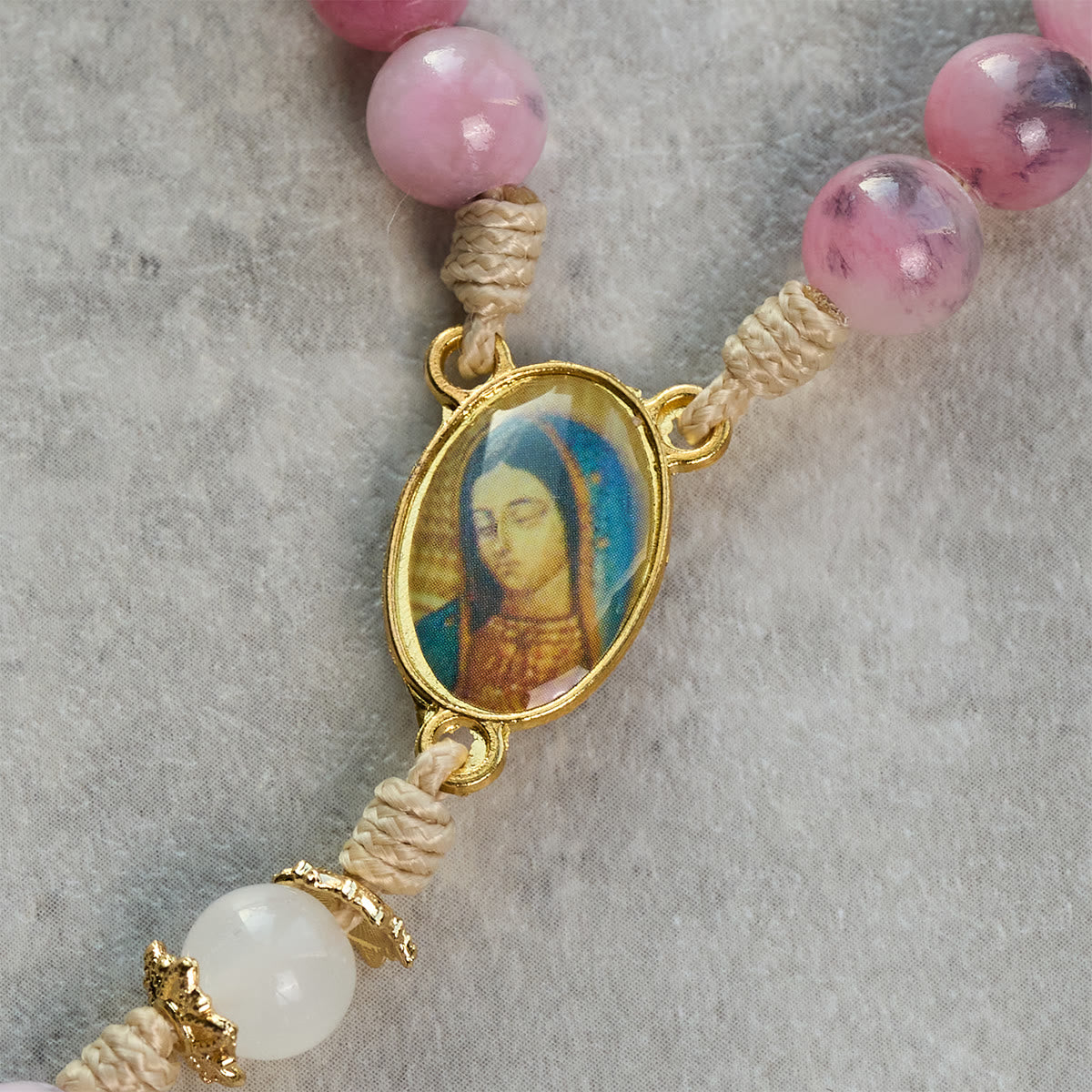 Christianartworkshop Elegante rosario persa de cuentas de jade rosa y negro con la bendición de la Virgen María. - image 7