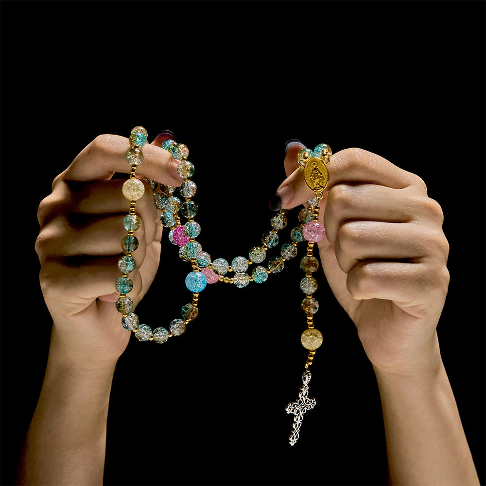 Christianartworkshop Rosario de cristal craquelado brillante de 8 mm inspirado en el océano con medalla de la Virgen María. - image 1