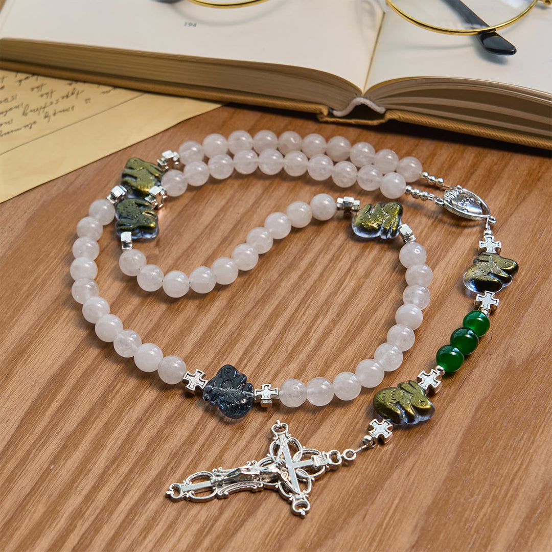 Christianartworkshop Bendiciones del Sagrado Corazón con dijes de conejo y rosario de animales con cuentas blancas y verdes - image 4