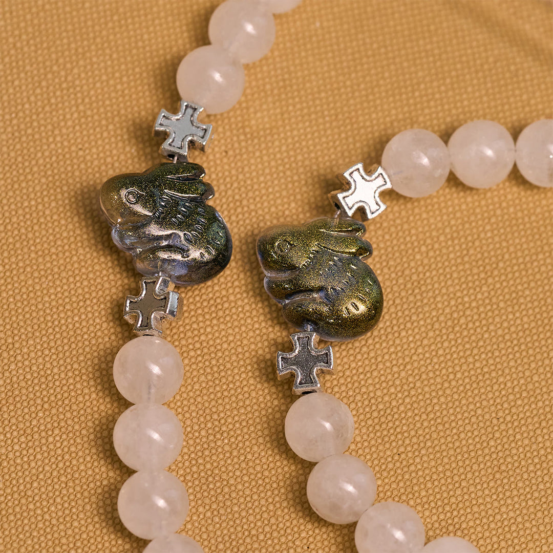 Christianartworkshop Bendiciones del Sagrado Corazón con dijes de conejo y rosario de animales con cuentas blancas y verdes - image 6