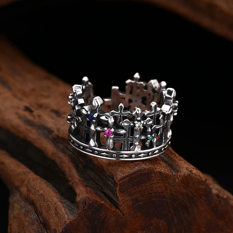 Christianartworkshop Anillo de plata con cruz y corona de inspiración gótica, engastado con circonita: una audaz expresión de reverencia espiritual. - image 1