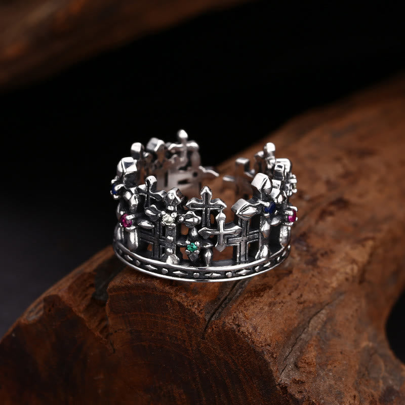 Christianartworkshop Anillo de plata con cruz y corona de inspiración gótica, engastado con circonita: una audaz expresión de reverencia espiritual. - Adecuado para tallas estadounidenses 7-9 - image 0
