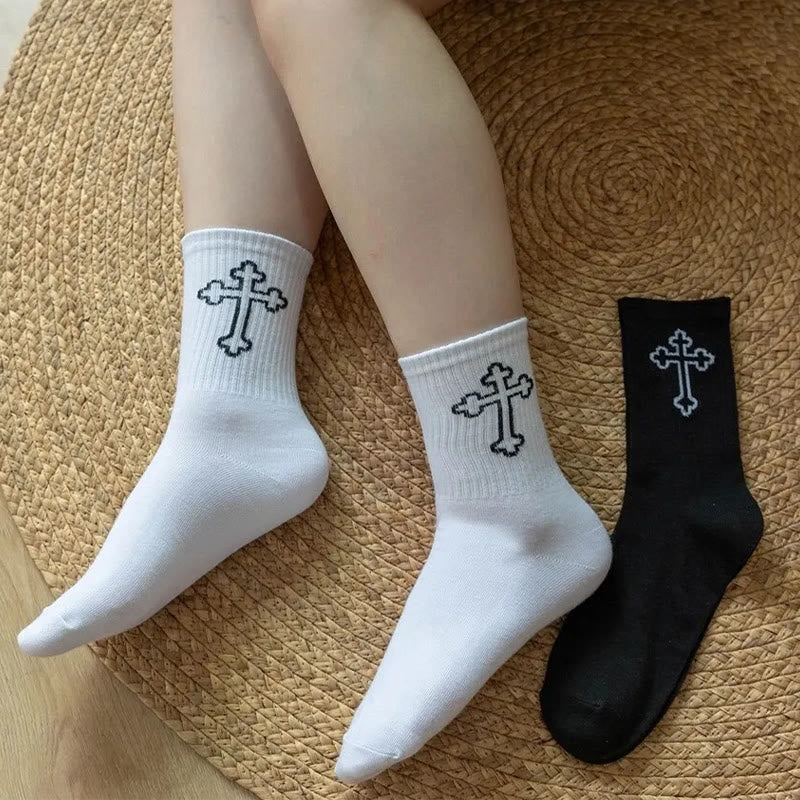 Christianartworkshop Calcetines unisex con diseño minimalista de cruz: Camina cada día bajo la guía divina. - image 1