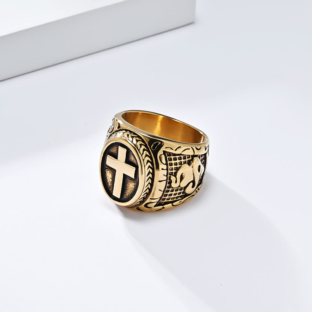 Christianartworkshop Anillo metálico con cruz y detalle de manos rezando: una elección de moda espiritual. - image 6