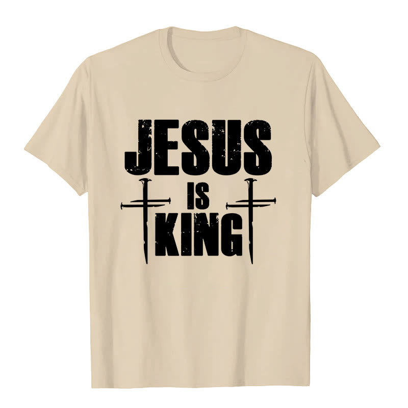 Christianartworkshop Camiseta cristiana con la cruz de 3 clavos "Jesús es Rey" - Beige - 2XL - image 1