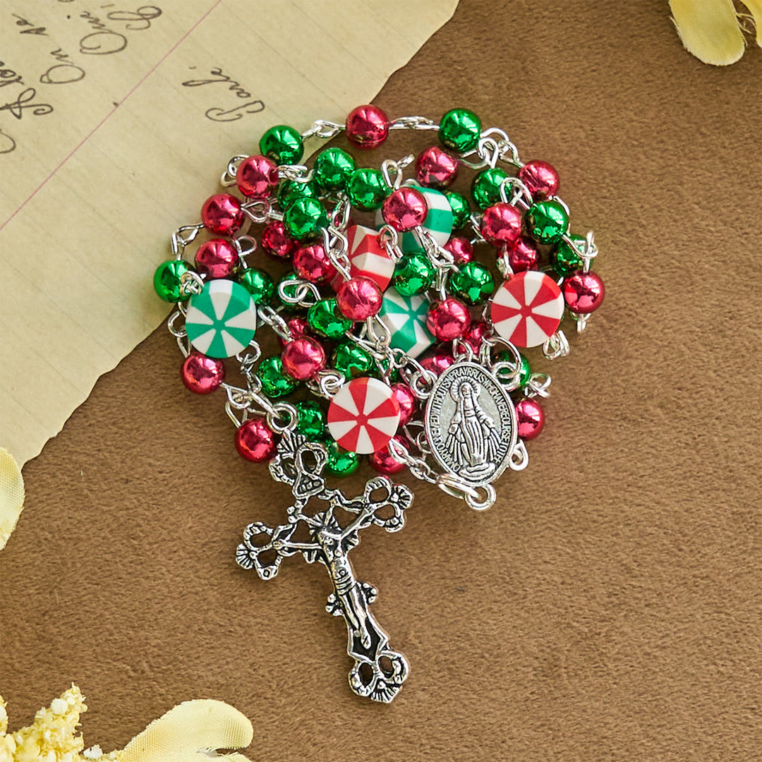 Christianartworkshop Regalo de Navidad: Rosario navideño festivo: Cuentas rojas y verdes, figuras de caramelos y crucifijo. - image 5