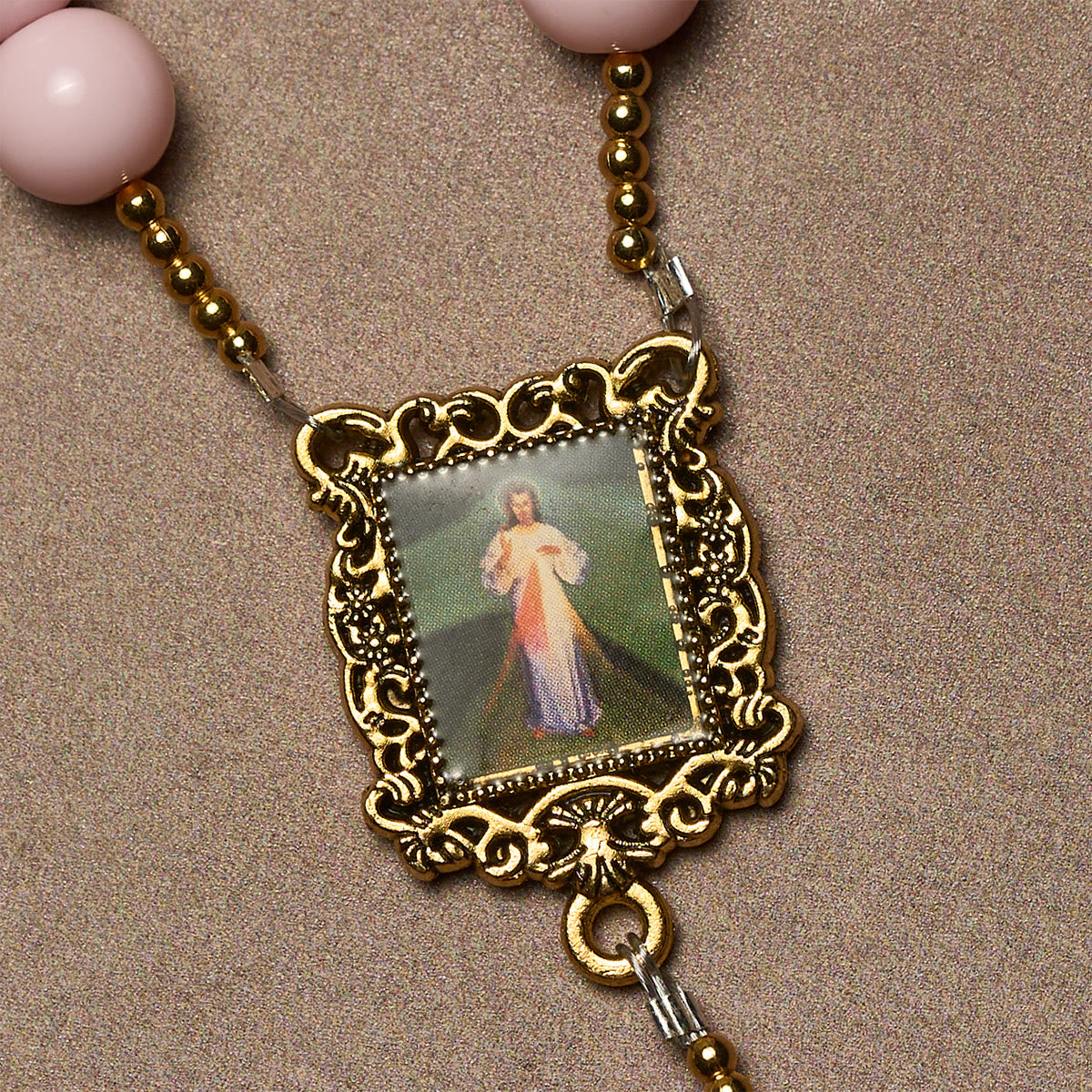 Christianartworkshop Elegante rosario de cuentas rosas con la Divina Misericordia para el consuelo espiritual. - image 6