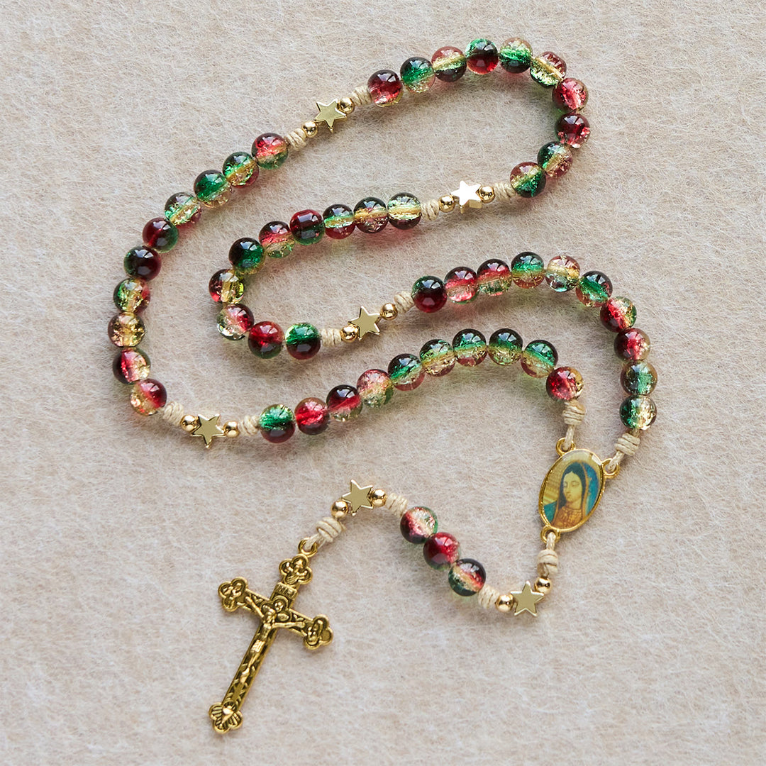 Christianartworkshop Rosario navideño de cuentas de vidrio: Medalla de Nuestra Señora de Guadalupe y crucifijo dorado. - Medalla y crucifijo de Nuestra Señora de Guadalupe - image 0