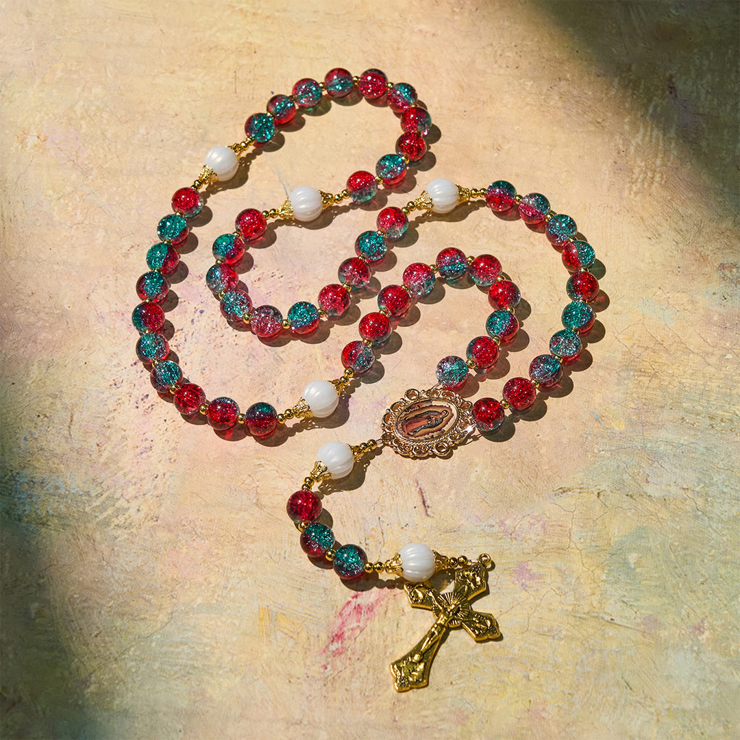 Christianartworkshop Rosario navideño de cuentas de vidrio rojo y azul: Medalla de Nuestra Señora y cruz ornamentada - image 4