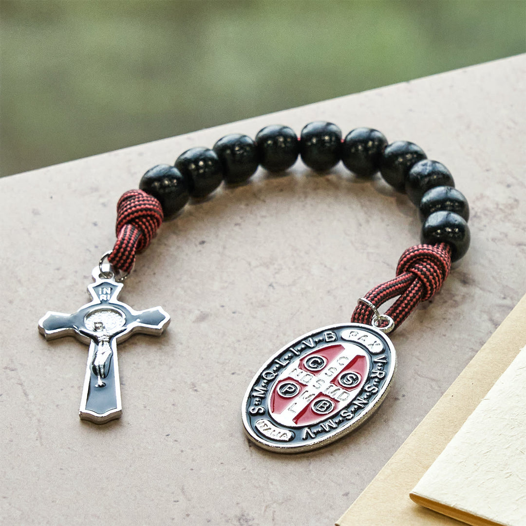 Christianartworkshop Rosario de bolsillo Faith Defender de paracord con San Benito: Escudo de Cristo - San Benito y el Crucifijo - image 0