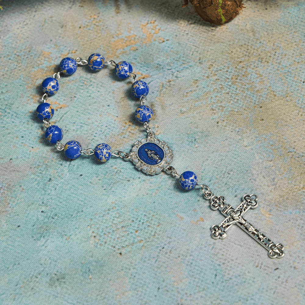 Christianartworkshop Rosario de una década con cuentas de piedra en tono azul real y pulsera: Gracia guiada por la mano de María. - Rosario - image 1