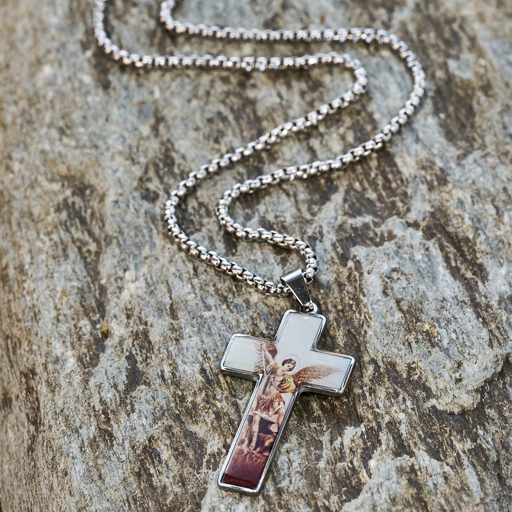 Christianartworkshop Collar con cruz de vidriera: una fe artística cerca del corazón. - image 2