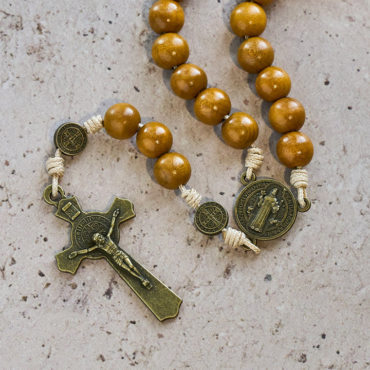 Christianartworkshop Rosario de San Benito Guardián: Cuentas de madera de melocotón y Santo Crucifijo - image 10