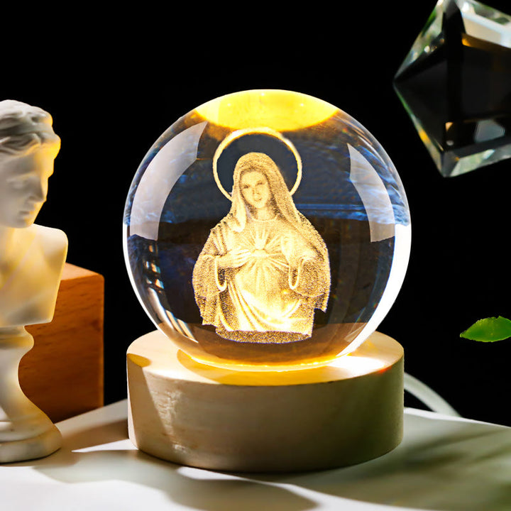Christianartworkshop Luz nocturna de bola de cristal sagrada: Compañera luminosa de la presencia divina. - María con el Sagrado Corazón - con base de luz de colores - 8 cm - image 10