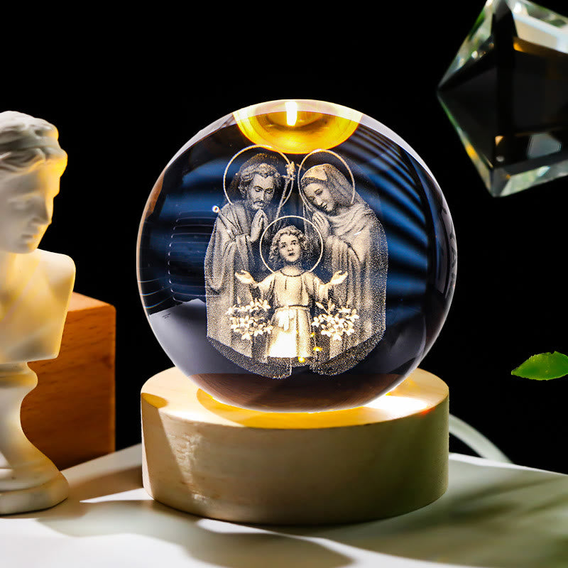 Christianartworkshop Luz nocturna de bola de cristal sagrada: Compañera luminosa de la presencia divina. - Sagrada Familia - con base de luz de colores - 8 cm - image 11
