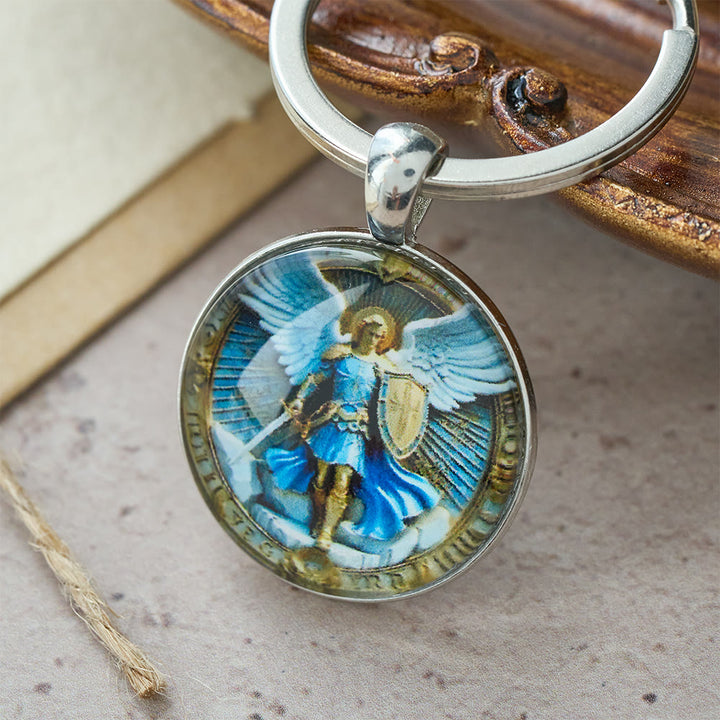 Christianartworkshop Llavero clásico religioso con el ángel guardián San Miguel Arcángel: emblema perdurable del valor celestial. - San Miguel - image 0