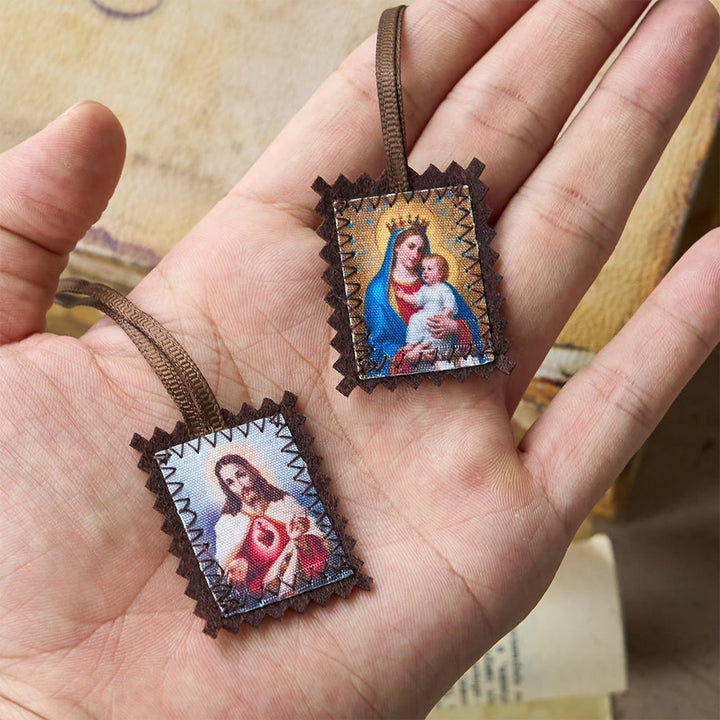 Christianartworkshop Sagrado Corazón y Escapulario de la Virgen María: una doble devoción a Jesús y María. - image 2