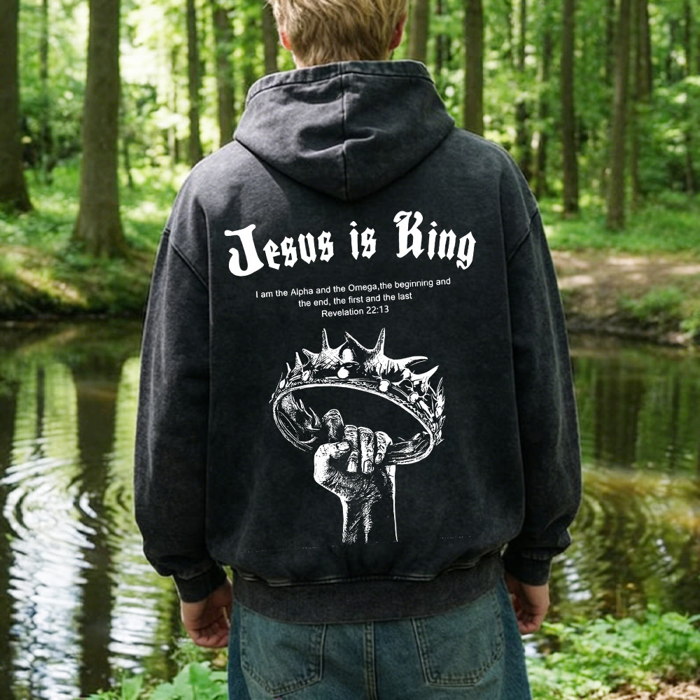 Christianartworkshop Chaqueta con capucha y cremallera "Jesús es Rey": Fe con estilo inspirada en Apocalipsis 22:13. - image 9