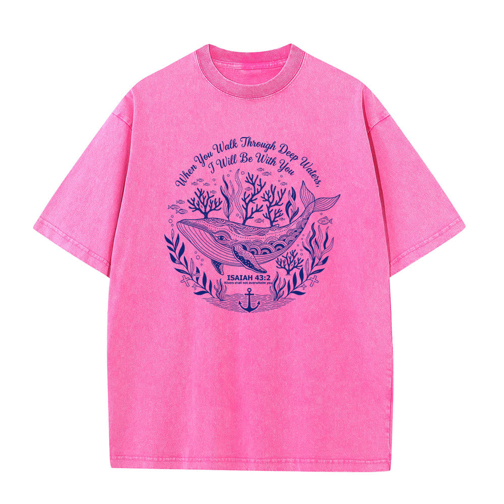 Christianartworkshop Camiseta unisex lavada con estampado de ballena y océano de Isaías 43:2 - Rosa - 5XL - image 0