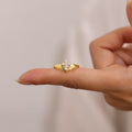 Christianartworkshop Anillo de plata con alas de cruz y detalles de circonita cúbica: encarna su protección angelical. - Dorado (Adecuado para tallas estadounidenses 5-9) - image 1
