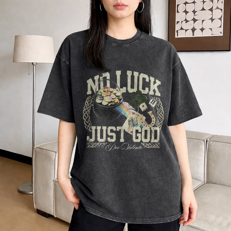Christianartworkshop Camiseta unisex lavada con el lema "Sin suerte, solo Dios" para el Día de San Patricio. - image 1