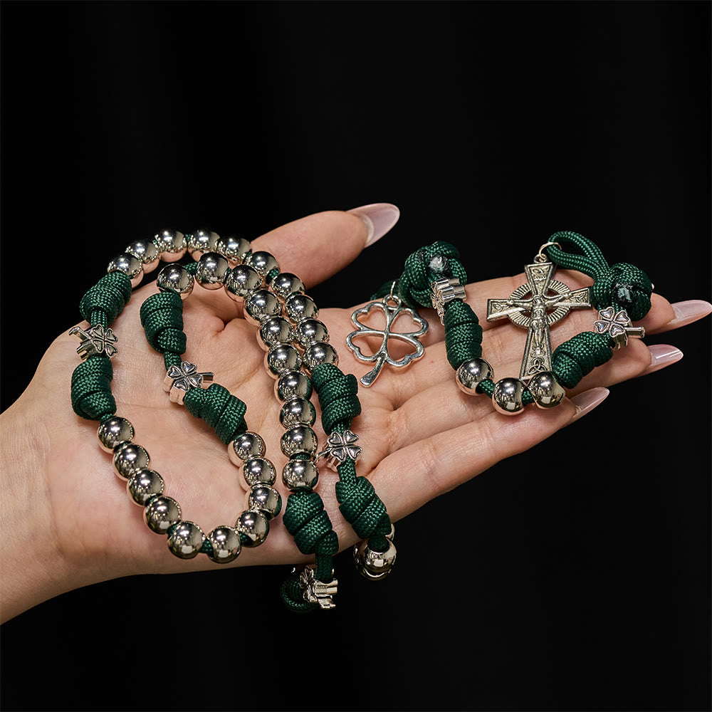 Christianartworkshop Rosario de paracord con crucifijo de trébol de cuatro hojas: Encarna la fuerza y ​​la devoción sagradas. - image 1
