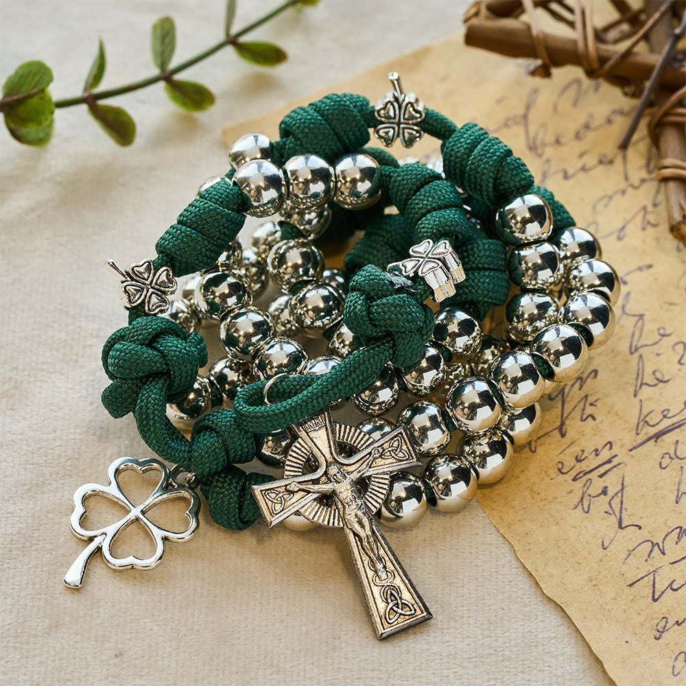 Christianartworkshop Rosario de paracord con crucifijo de trébol de cuatro hojas: Encarna la fuerza y ​​la devoción sagradas. - image 3