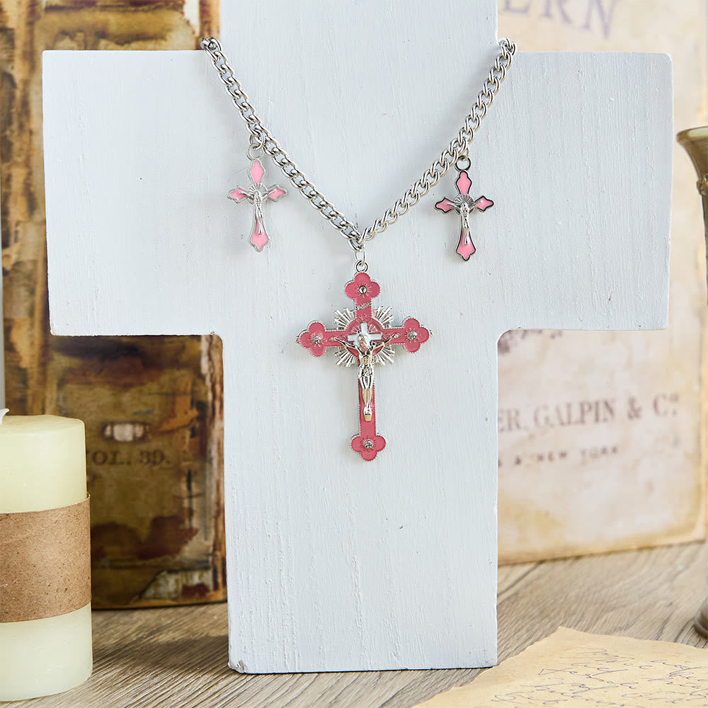 Christianartworkshop Collar con colgante de triple crucifijo de estilo clásico y colorido. - Rosa - image 1