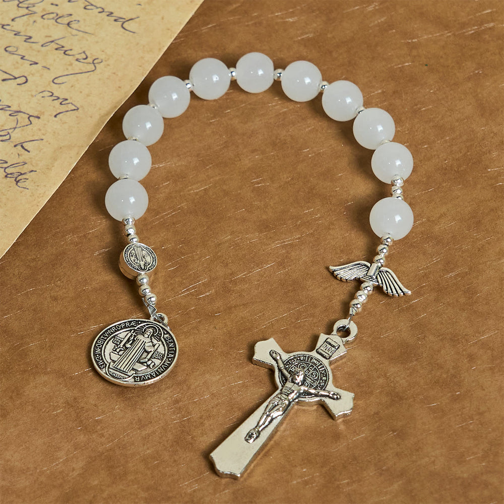Christianartworkshop Rosario de bolsillo de cristal blanco para viajes y oraciones diarias con bendiciones de San Benito y ángeles. - image 1